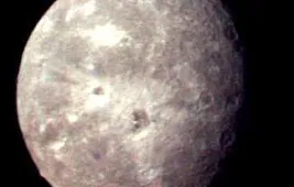 Спутник Урана Оберон полон загадок